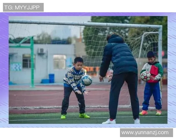 与足球明星为邻的生活点滴与梦想追逐之旅 与足球明星为邻的生活点滴与梦想追逐之旅