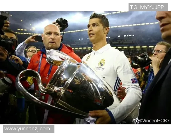 足球明星漫画转场视频带你领略绿茵场上的精彩瞬间与传奇故事 足球明星漫画转场视频带你领略绿茵场上的精彩瞬间与传奇故事