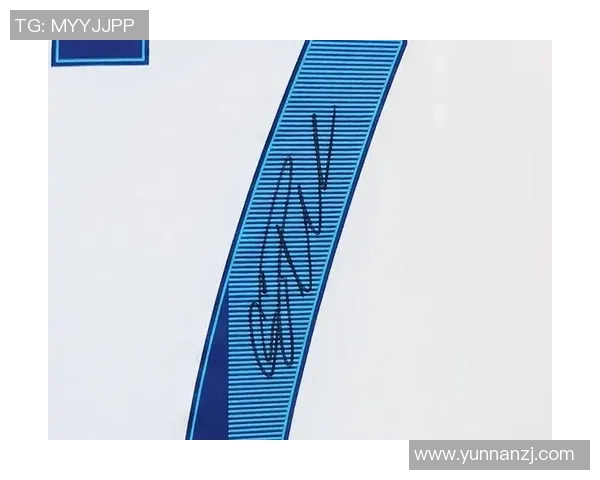 如何在比赛和活动中成功获取足球明星的亲笔签名技巧与建议